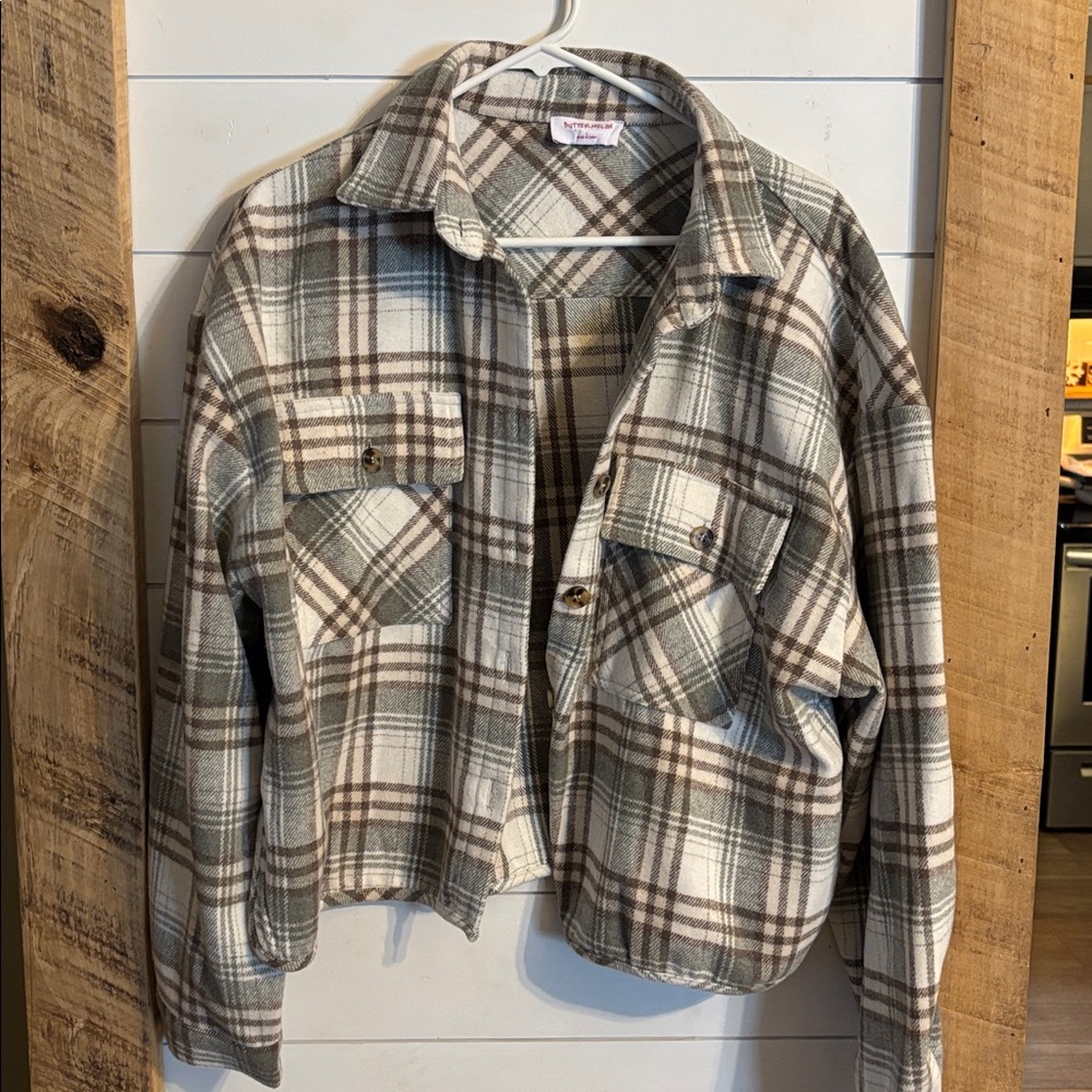 Butter Melon Cropped, Flannel Shacket Jacket Size Large Never worn